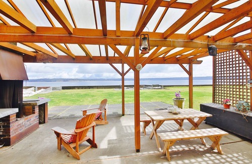 Bells Beach House | Beachfront Cabin on private, secluded Bells Beach 5 minutes from Langley Village