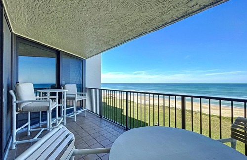 Bethune Beach Apartment | Beachfront Chadham-by-the-Sea 318 Pool Car Free Beach