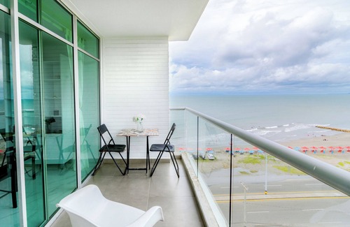 Marbella Apartment | Beachfront apartment + wifi + swimming pool