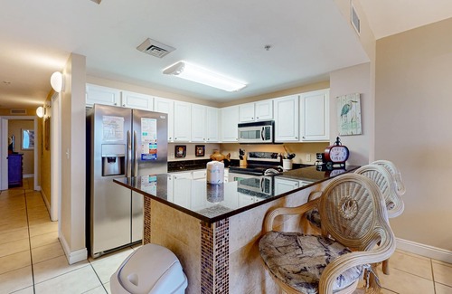 Bahama Beach Condo | Beachfront condo in resort with pools & fitness center - prime location