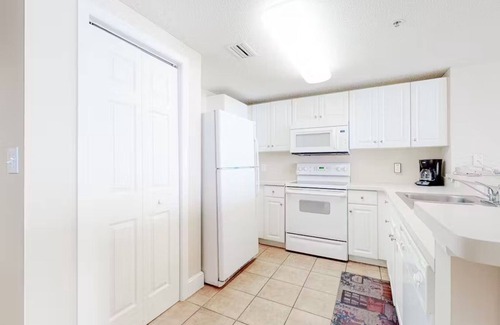 Long Beach Condo | Beachfront Condo with Gulf Views & Resort Perks