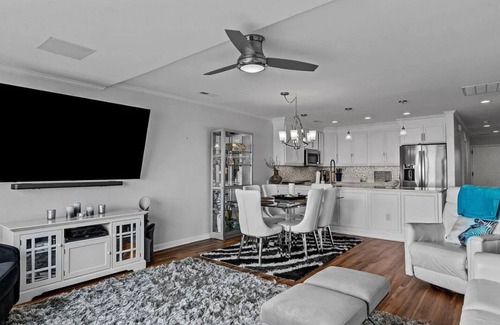 Pine Knoll Shores Condo | BEACHFRONT CONDO - OCEANFRONT VIEWS - UPDATED KITCHEN - POOL