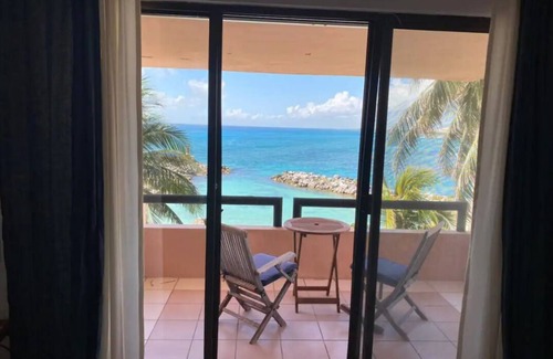 Puerto Aventuras Apartment | Beachfront Condo at Club de Yates