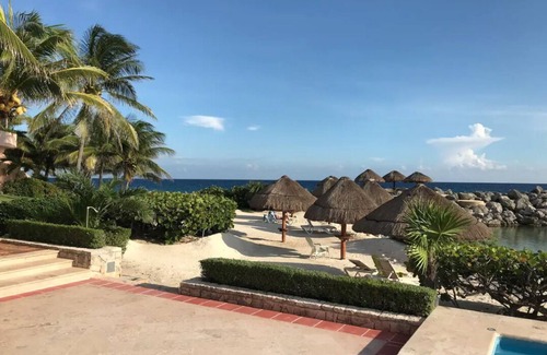 Puerto Aventuras Apartment | Beachfront Condo at Club de Yates