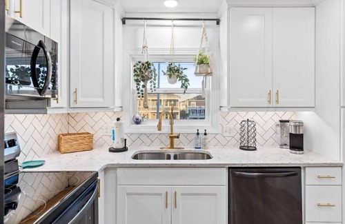 Ocean Isle Beach Condo | Beachfront Condo & Pool Access | Summer Getaway
