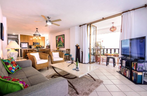 Amapas Condo | Beachfront condo,wrap around balcony ,heart of the Romantic Zone/Puerto Vallarta