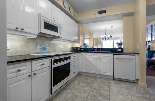 Navarre Beach Condo | Beachfront Condo Close to Pier with Ocean View - Beach Chairs/Umbrella Included
