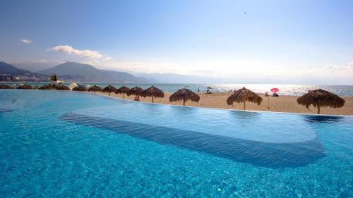 South Hotel Zone House | Beachfront Condo with Access to Pools, Gym, Tennis Court
