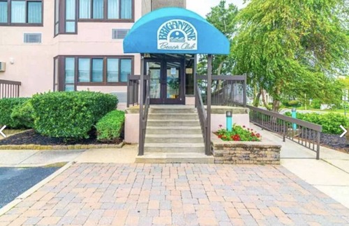 Southend Condo | Beachfront Condo! Pet friendly! 2 Bed, 2 Bath