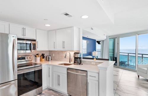 Downtown Myrtle Beach Condo | Beachfront condo w/balcony & beach access