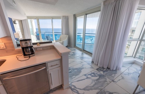Downtown Myrtle Beach Condo | Beachfront condo w/balcony & beach access