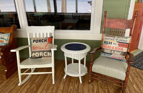 Sturgeon Bay House | Beachfront Cottage with Rustic Charm and Beautiful Sunsets in Sturgeon Bay