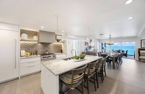 Bonita Springs Apartment | Beachfront Dream - Stunning View Directly on Beach