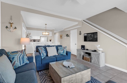 Isle of Palms Condo | Beachfront Dream! Ideal Corner Unit, Patio, Direct Beach Access, Communal Pool - 12A Mariner's Walk