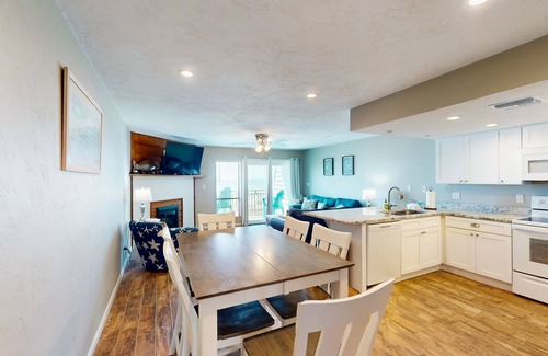 East End House | Beachfront East End townhouse with beach views, deck, on-site pool & grills