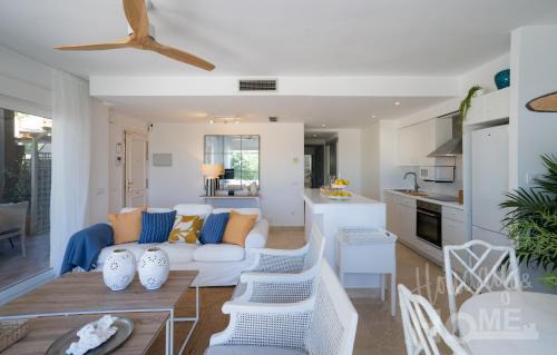 Nikki Beach Apartment | Beachfront Elviria II,Sea views, lovely terrace and pool