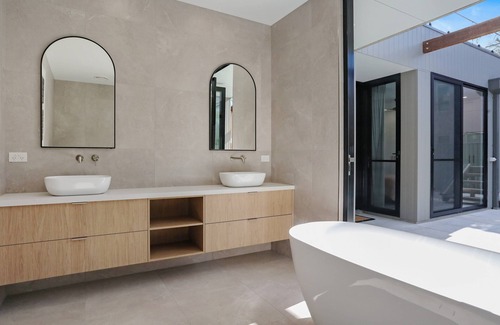 Merimbula Cabin | Beachfront Escape: Luxury accommodation