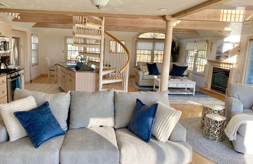 Bass River House | 🌊 BEACHFRONT FAMILY HOME STEPS TO THE OCEAN!
