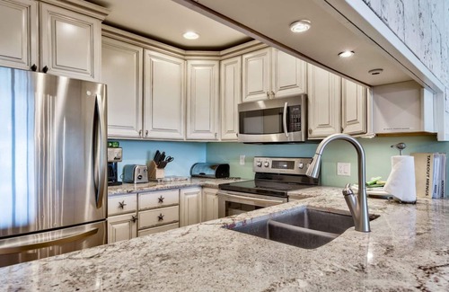 Clipper Cove House | *Beachfront | FREE Beach Service* | Walk to Restaurants