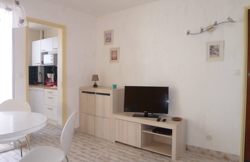 Le Grand Large Apartment | Beachfront Gem: Renovated 2-Room Apartment with Sea View, Parking, and Modern Amenities