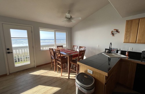 Rockaway Beach Condo | Beachfront Getaway - Stellar Views and Seconds from Town