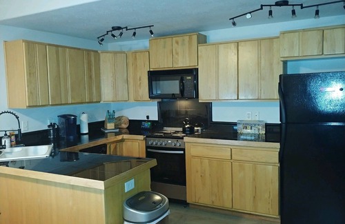 Rockaway Beach Condo | Beachfront Getaway - Stellar Views and Seconds from Town