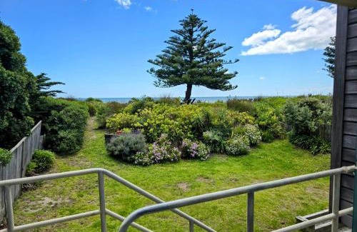 Waikanae House | Beachfront Getaway - Waikanae Beach Holiday Home