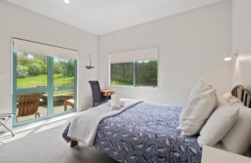 Waikanae House | Beachfront Getaway - Waikanae Beach Holiday Home