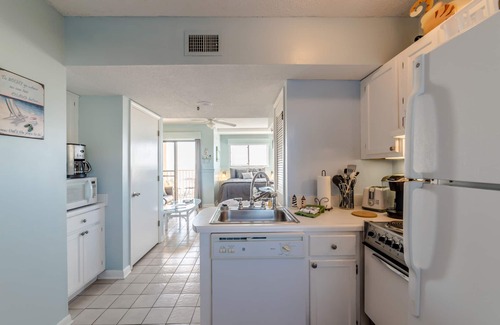 Alabama Gulf Coast Condo | Beachfront Gulf Views! Adorable Corner Unit! Surreal Sunsets!