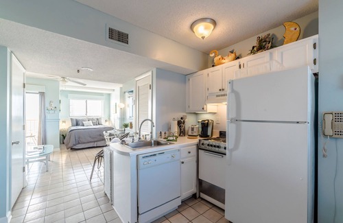 Alabama Gulf Coast Condo | Beachfront Gulf Views! Adorable Corner Unit! Surreal Sunsets!