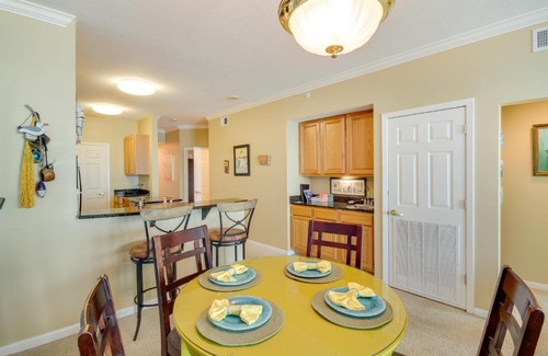 Gulfport Apartment | Beachfront Gulfport Vacation Rental with Balcony!