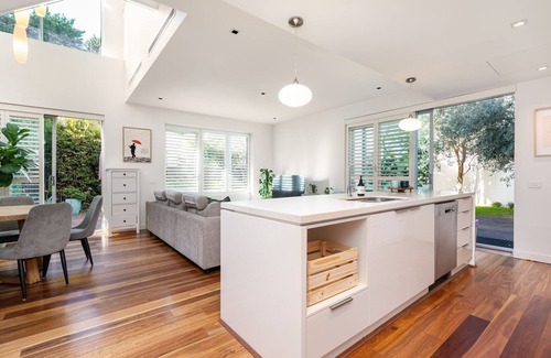 Hampton Apartment | Beachfront Hampton by Property Mums