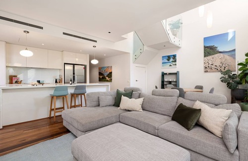 Hampton Apartment | Beachfront Hampton by Property Mums