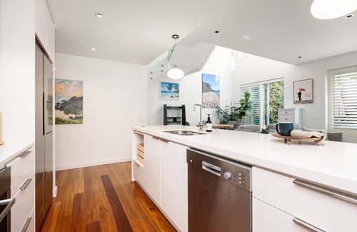 Hampton Apartment | Beachfront Hampton by Property Mums