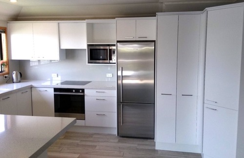 Omanu House | Beachfront Holiday Haven