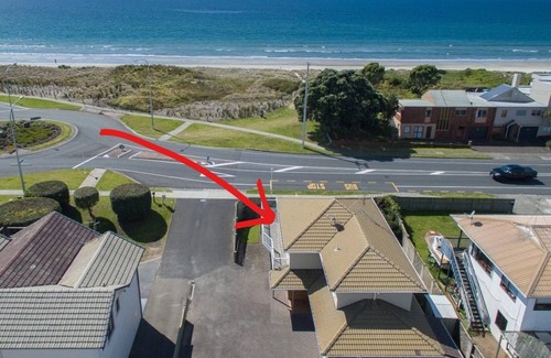 Omanu House | Beachfront Holiday Haven