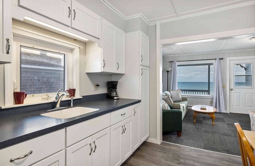 Wells Beach House | BEACHFRONT HOME-BREATHTAKING 180 DEGREE OCEAN SUNRISES & SUNSETS: 9/13-9/17 OPEN