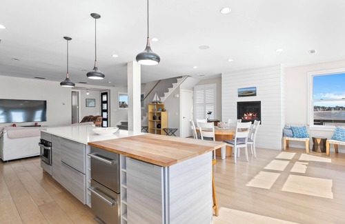 Milford House | Beachfront Home- Quiet, On The Water In Milford Connecticut