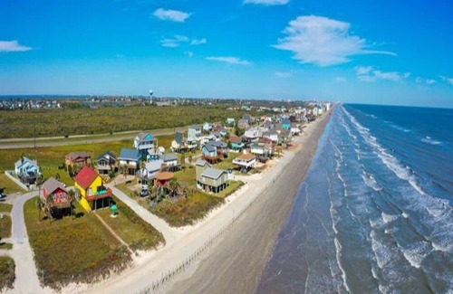 Bermuda Beach House | Beachfront House, Close to All Galveston Has to Offer!!