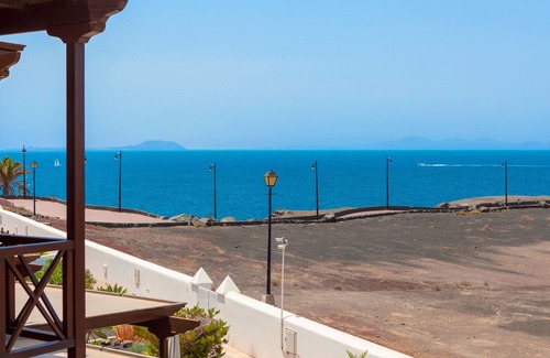 Playa Blanca House | Beachfront house, Fuerteventura view, swimming pool