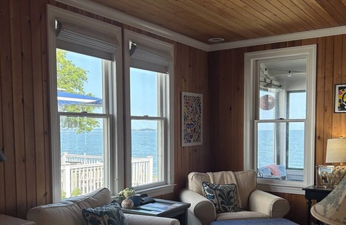Branford House | Beachfront House in Pawson Park