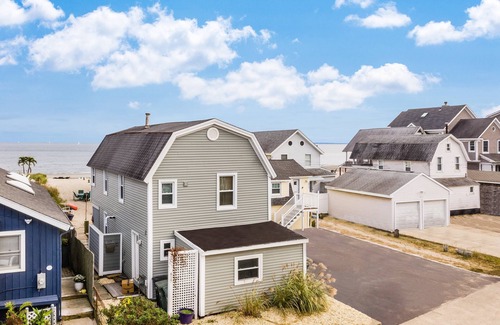 Milford House | Beachfront house on Long Island Sound