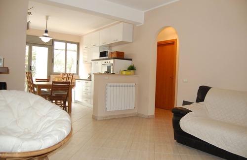Ladispoli Apartment | Beachfront house with garden.20 minutes by train from the center of Rome.