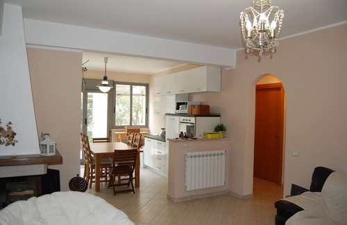 Ladispoli Apartment | Beachfront house with garden.20 minutes by train from the center of Rome.