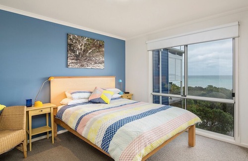Island Beach House | beachfront house with panoramic sea views and direct access to the beach