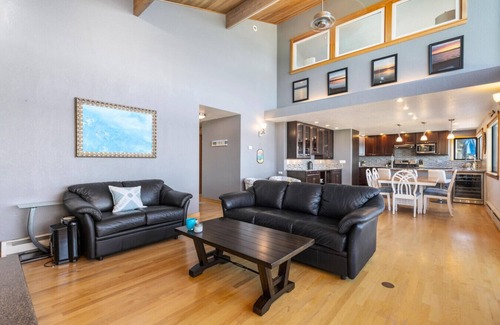 Bells Beach House | Beachfront I Whale Watch I SUP I Dogs Ok