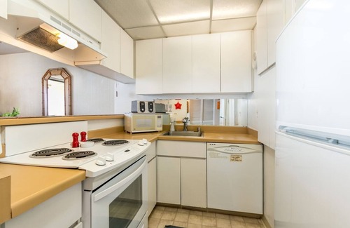 Makaha Condo | BEACHFRONT LEGAL BUDGET CONDO-VIEWS-FREE PKG/WIFI, POOL, HOT TUB, TENNIS/PICKLE7