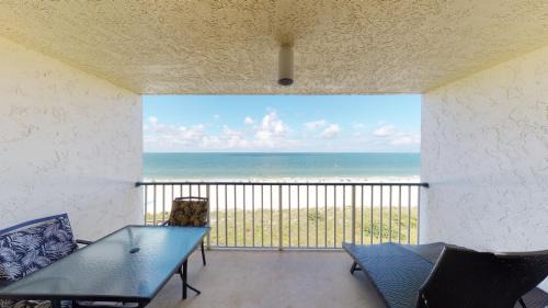 Marco Island House | Beachfront Living at the Apollo I On-Site Sunset Grille Tiki-Restaurant