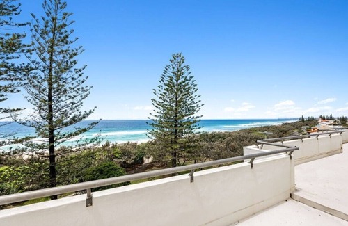 Buddina Apartment | Beachfront living & ocean views