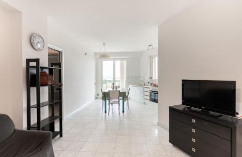 Roseto degli Abruzzi Apartment | Beachfront Luxurious Newly Built 2-Bed Flat with Stunning Sea Views & Terrace